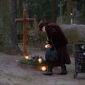 Artėjant Visų šventųjų dienai ir Vėlinėms: kokias kapų žvakes renkasi lietuviai?