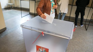 Nausėda leads in public opinion poll as presidential election approaches