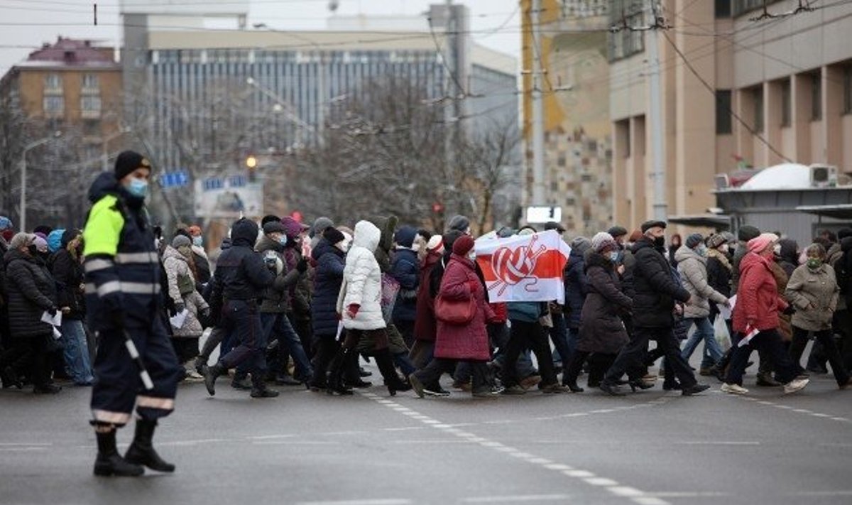 Minske į pirmadieninę protesto akciją vėl išėjo pensininkai