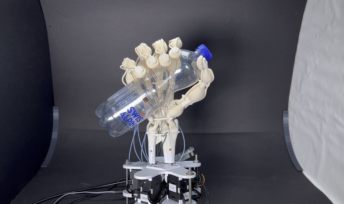 Šveicarijos mokslininkų sukurta roboto ranka