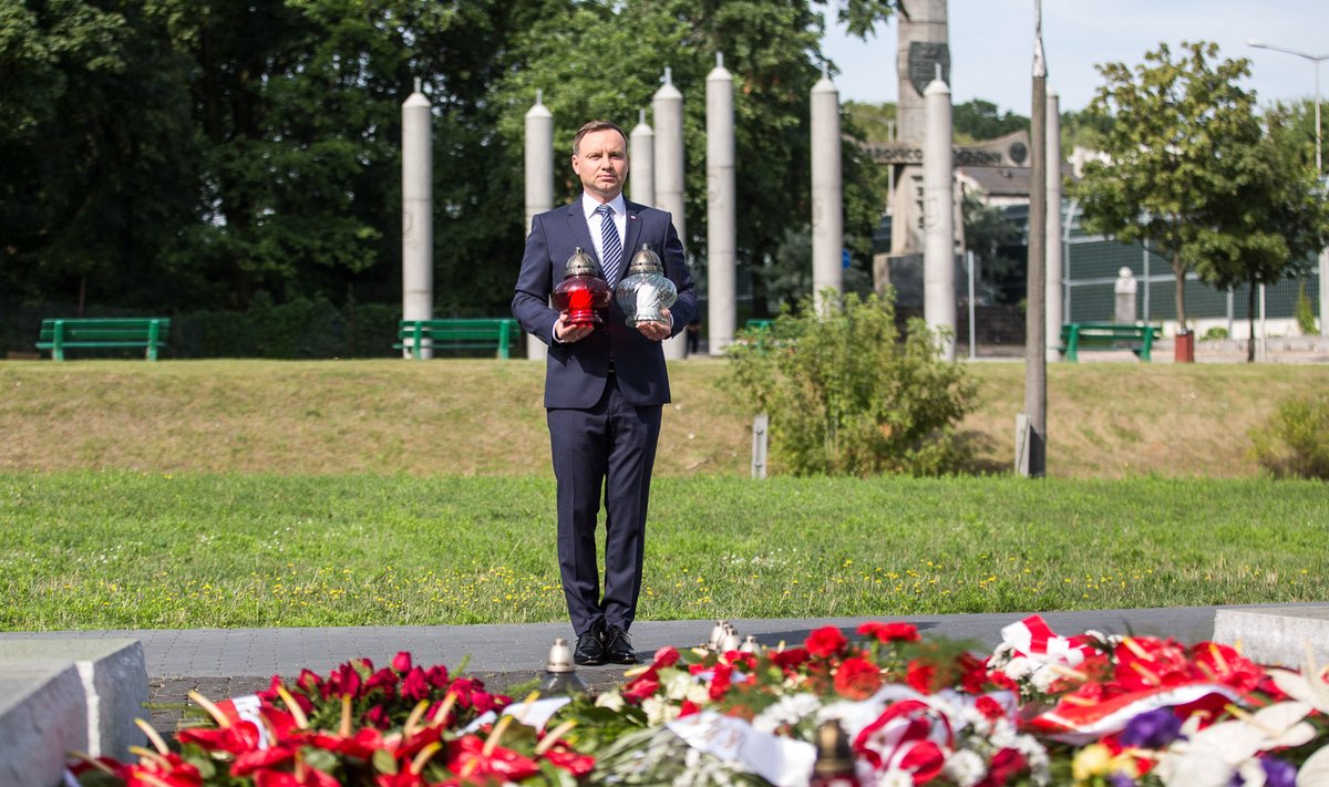 Prezydent oddał hołd Ofiarom Zbrodni Wołyńskiej (fot. Krzysztof Sitkowski / KPRP) 