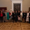 Vilniaus Rotušėje atidaryta Kalėdų labdaros mugė: dalyvius pasveikino pirmoji šalies ponia Diana Nausėdienė
