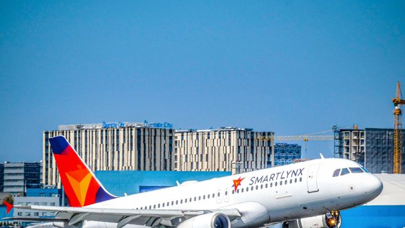 „SmartLynx Airlines“ naujam centrui ieško 60 administracijos darbuotojų: žada perspektyvas ir iki 3200 eurų siekiantį atlygį