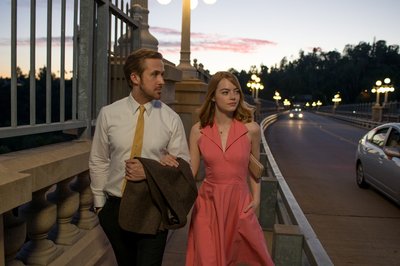 Ryanas Goslingas ir Emma Stone, kadras iš filmo "Kalifornijos svajos"