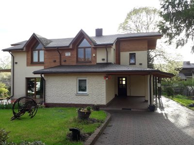 Susisiekimo ministro  J. Narkevičiaus gyvenamasis namas Trakuose po renovacijos.