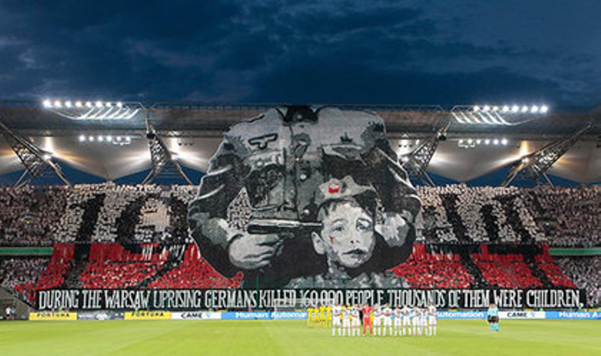 "Legia" fanų plakatas Varšuvos stadione