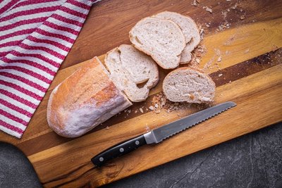 Dantytas peilis duonai raikyti