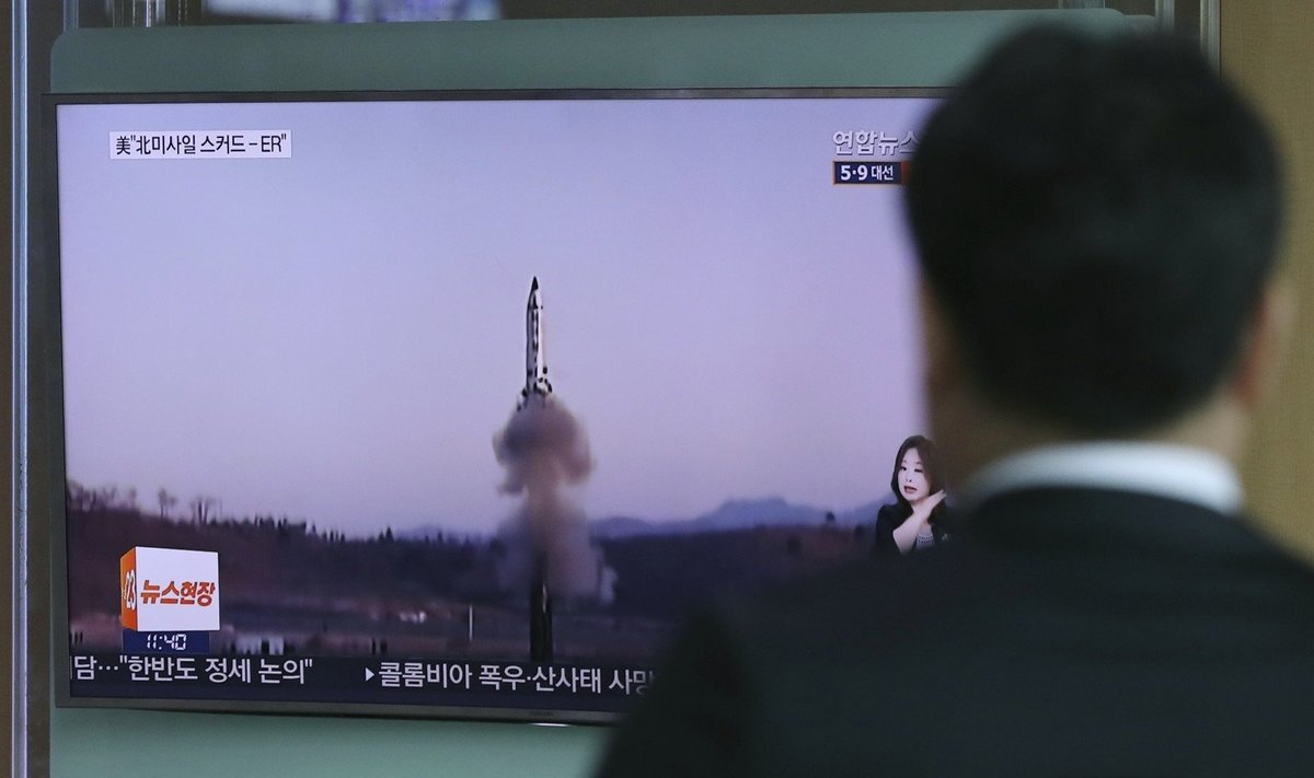 Pietų Korėja išbandė balistinę raketą