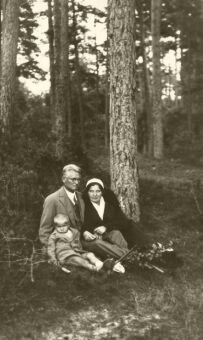 Dr. K. Grinius su žmona Kristina ir sūnumi Liūtu. 1929 m.