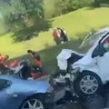 Kaune kaktomuša susidūrė du automobiliai, tris žmones medikai išvežė į ligoninę