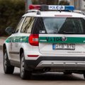 Sutrikus vairuotojo sveikatai nevaldomas automobilis Vilniuje nulėkė nuo kelio
