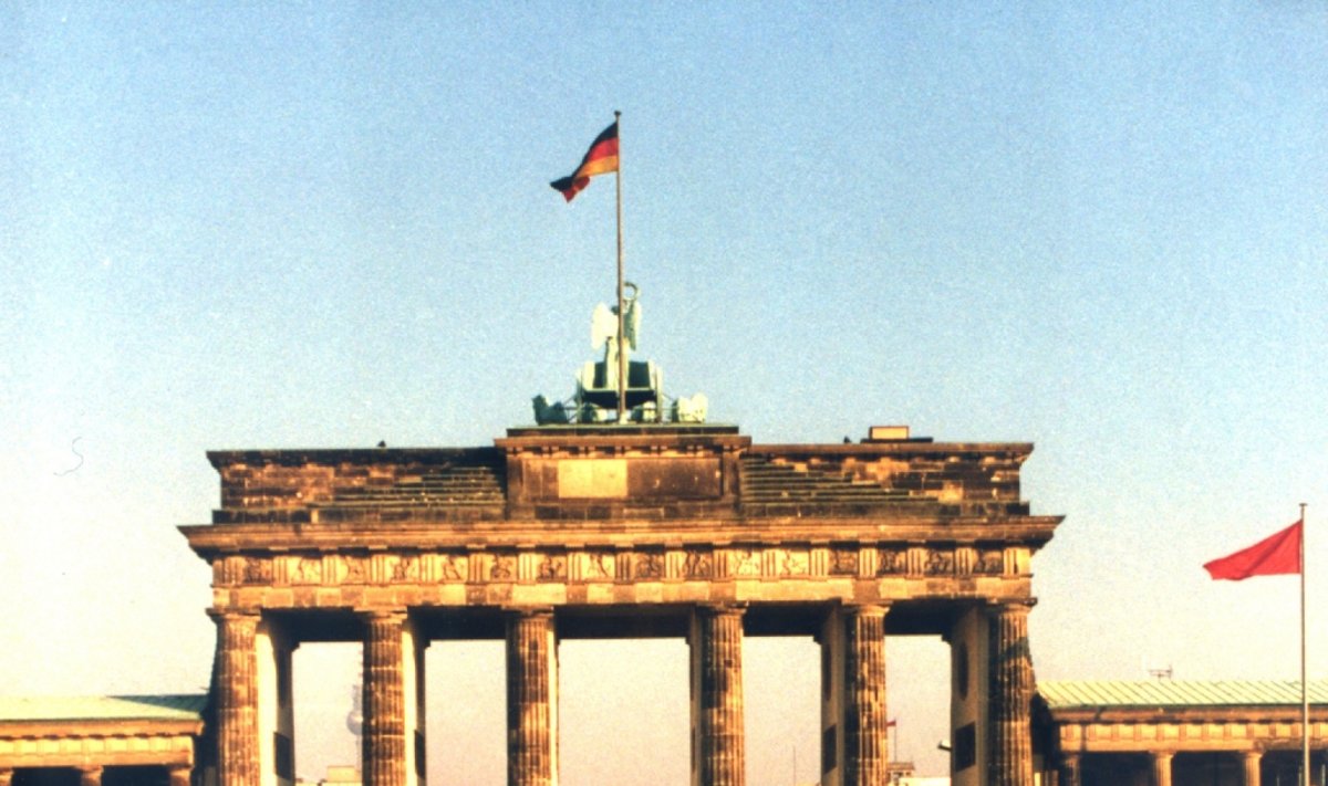 Kadras iš filmo "Geismas ir garsas Vakarų Berlyne (1979-1989)".