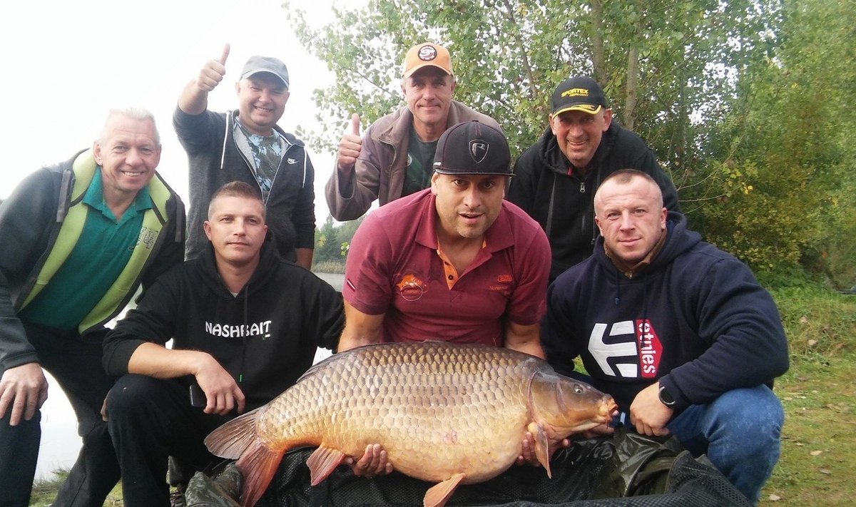 Rekordinis Lietuvos karpis sveria 27 kg 825 g.