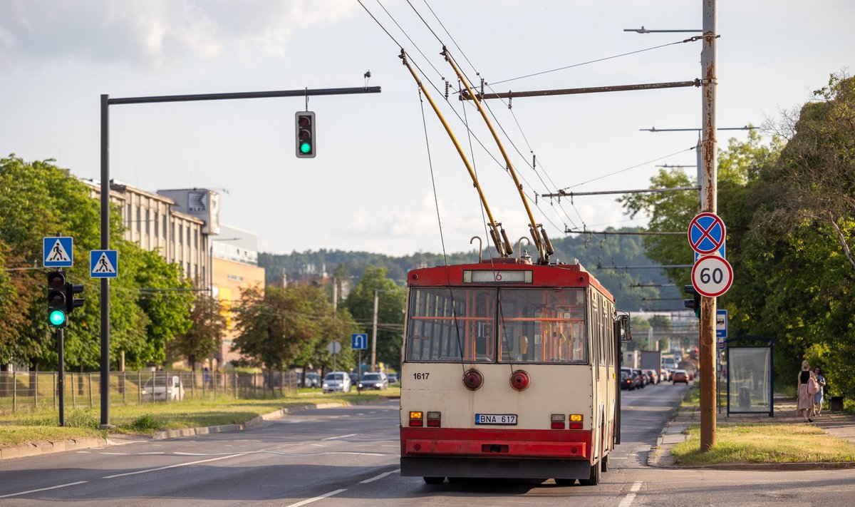 Dėl nutrūkusių elektros laidų Vilniuje sutriko troleibusų eismas