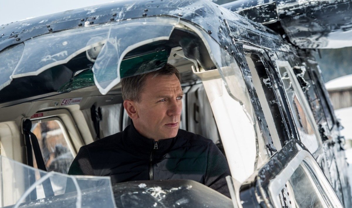 Jamesas Bondas (akt.Danielis Craigas) filme "007 spectre"