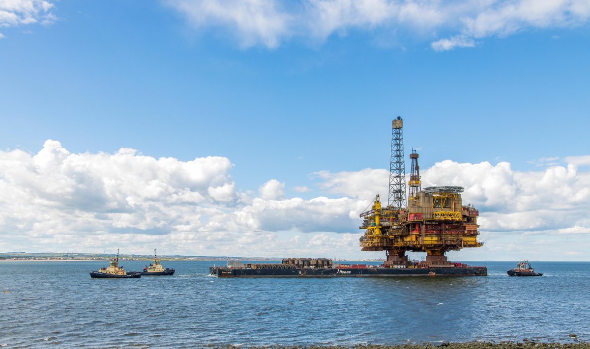 Naftos platforma Šiaurės jūroje, kurioje siurbiama „Brent“ rūšies nafta