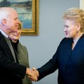 J. McCainas Lietuvoje: V. Putinui reikia pasiųsti žinią