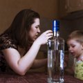 Skaudi dviejų vaikų mamos istorija: iš alkoholizmo liūno išsikapstė tik sulaukusi netikėtų svečių