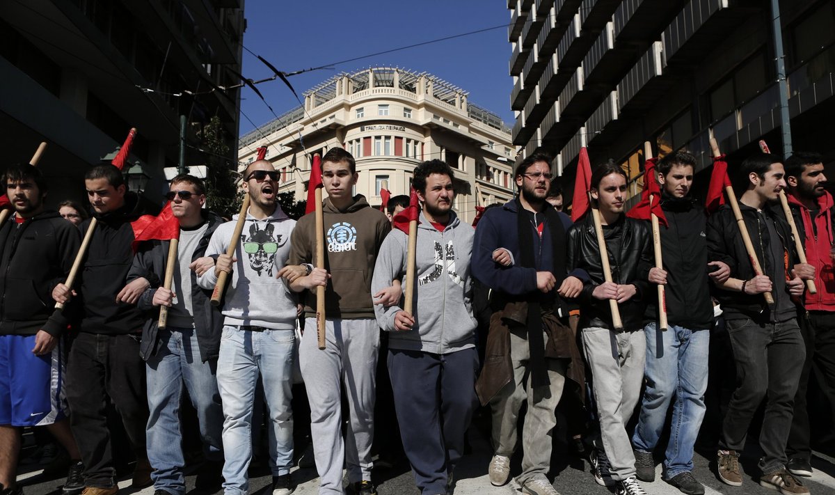Graikiją vėl paralyžiavo streikai ir protestai