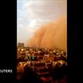 Nufilmuota, kaip Sudano sostinę užklumpa įspūdinga smėlio audra