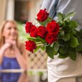 Gėlės per pirmą pasimatymą – moterys nori, bet dovanoti nereikėtų