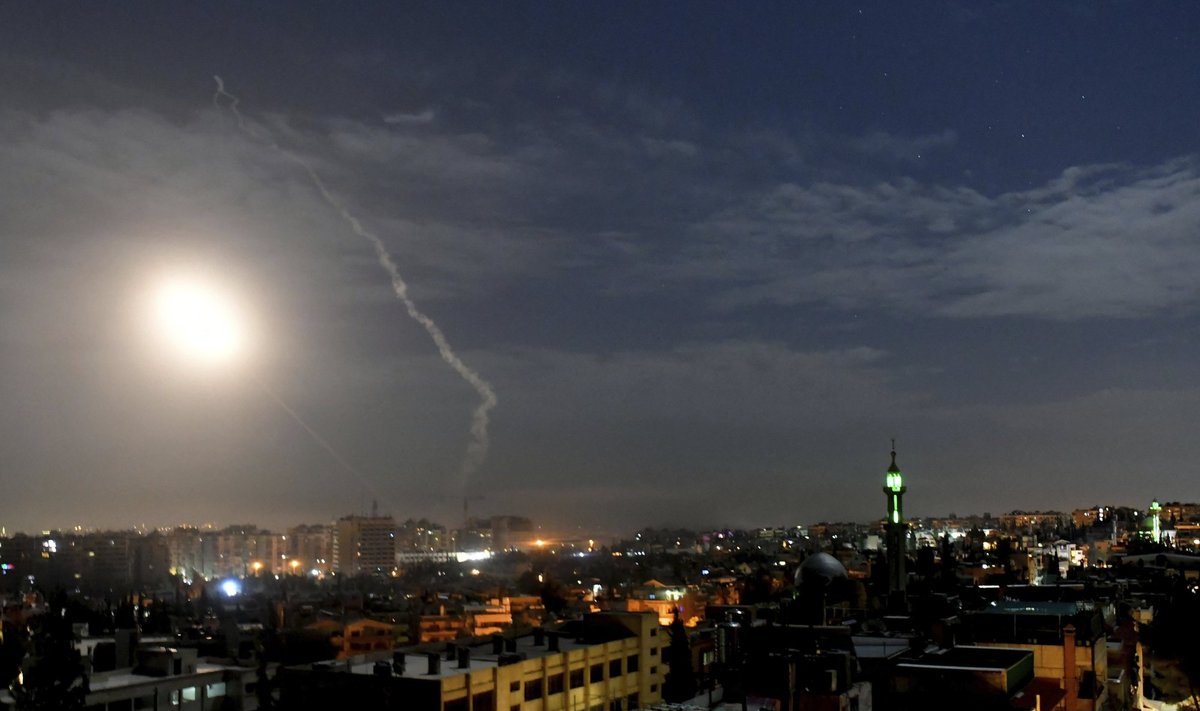 Izraelio aviacija Sirijoje atakavo Irano pajėgas. Vaizdas virš Damasko