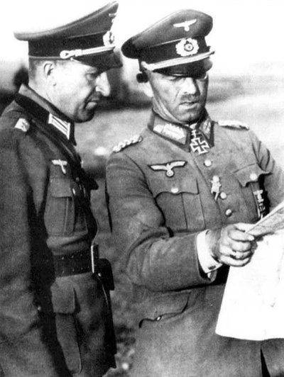 Generolas Erchardas Rausas (nuotraukoje kairėje)