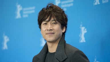 Seule automobilyje rastas negyvas filmo „Parazitas“ aktorius Lee Sun-kyun