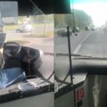 Užfiksavo pažeidimą: autobuso vairuotojas pusę kelio naudojosi telefonu