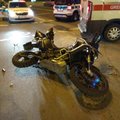 Marijampolės sav. medikų pagalbos prireikė policininkui – važiuodamas motociklu pateko į avariją