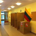 Varėnos-Eišiškių apygardoje rinkėjas pasipiktino neradęs užuolaidėlių ant kabinų