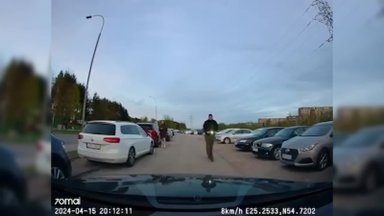 Высокопоставленный полицейский бранился с водителем, не выбирая выражений