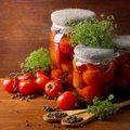 Pomidorai su želatina – vienas mėgiamiausių receptų žiemai