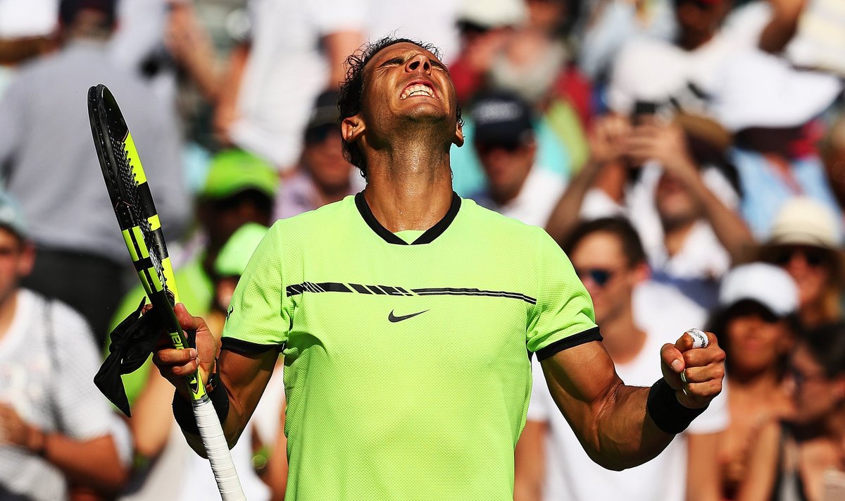 Rafaelis Nadalis triumfuoja po pergalės prieš Nicolas Mahutą