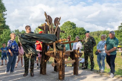 Valstybės dienos vakarą dzūkai rinkosi giedoti Tautišką giesmę į Merkinę