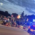 Kaune motociklo nepraleidęs automobilis sukėlė avariją, sužaloti trys žmonės