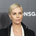 Charlize Theron apie tai, kas iš tiesų nutiko naktį, kai jos motina nušovė tėvą: nesigėdiju apie tai kalbėti