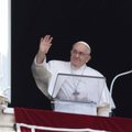 Popiežius pirmą kartą po operacijos vėl vadovavo Viešpaties Angelo maldai