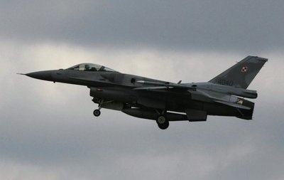 Lenkijos naikintuvai F-16 