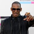 Nepilnamečių lytiniu išnaudojimu apkaltintas JAV dainininkas R. Kelly pasidavė policijai