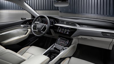 "Audi e-tron"