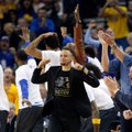 NBA: „Warriors“ išsivertė ir be S. Curry, o „Heat“ surengė taškų šou
