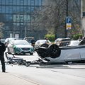Vilniuje iš daugiaaukštės stovėjimo aikštelės iškrito BMW automobilis