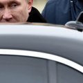„Pussy Riot“ kaip reikiant kirto V. Putinui: jis taip myli draugus, kad pardavė jiems pusę šalies
