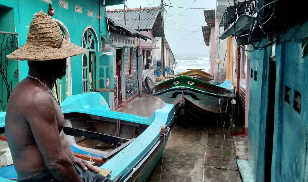 Ciklonas „Burevi“ pasiekė Šri Lanką, slenka Pietų Indijos link