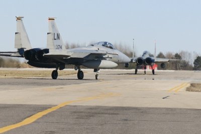 Amerikiečių naikintuvai F-15C Eagle