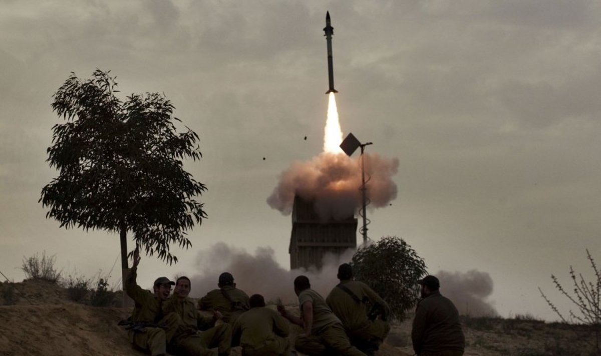 Izraelio kariai leidžia raketą