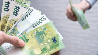 Результаты опроса: для нормальной жизни вильнюсцы хотели бы получать 3000 евро "на руки"