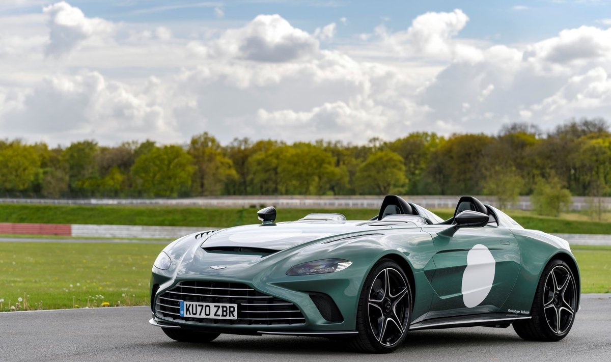 Aston Martin pristatys galingiausius savo modelius