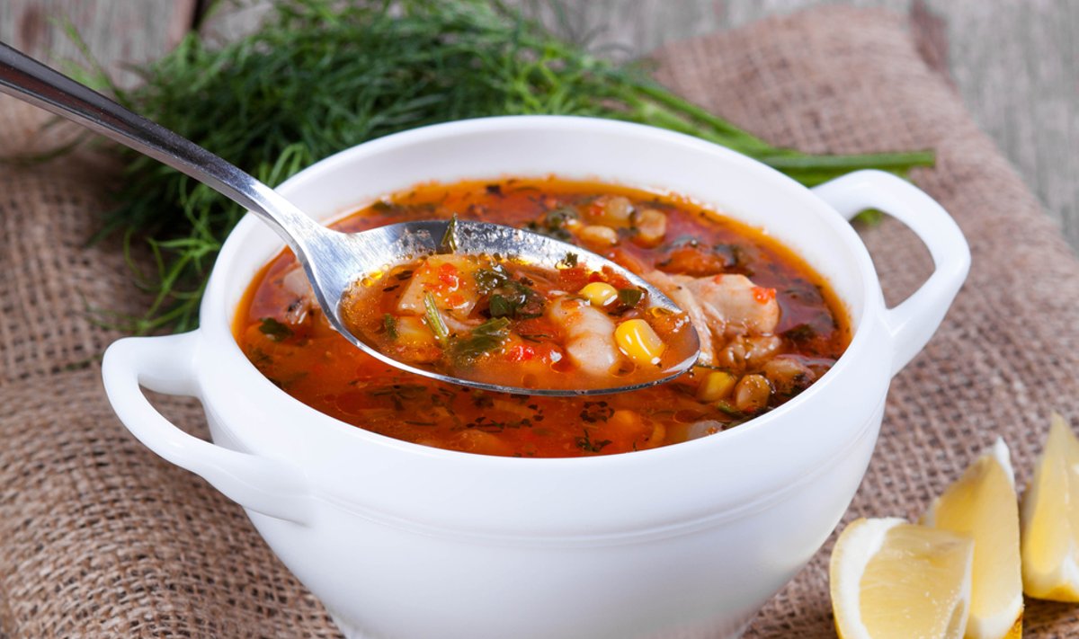 Skanu, sotu ir lengvai pagaminama - guliašinė sriuba su džiovintais pomidorais.